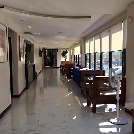 โอโย 195 แรนช์โอเทล บินัน Hotel Binan ภายนอก รูปภาพ
