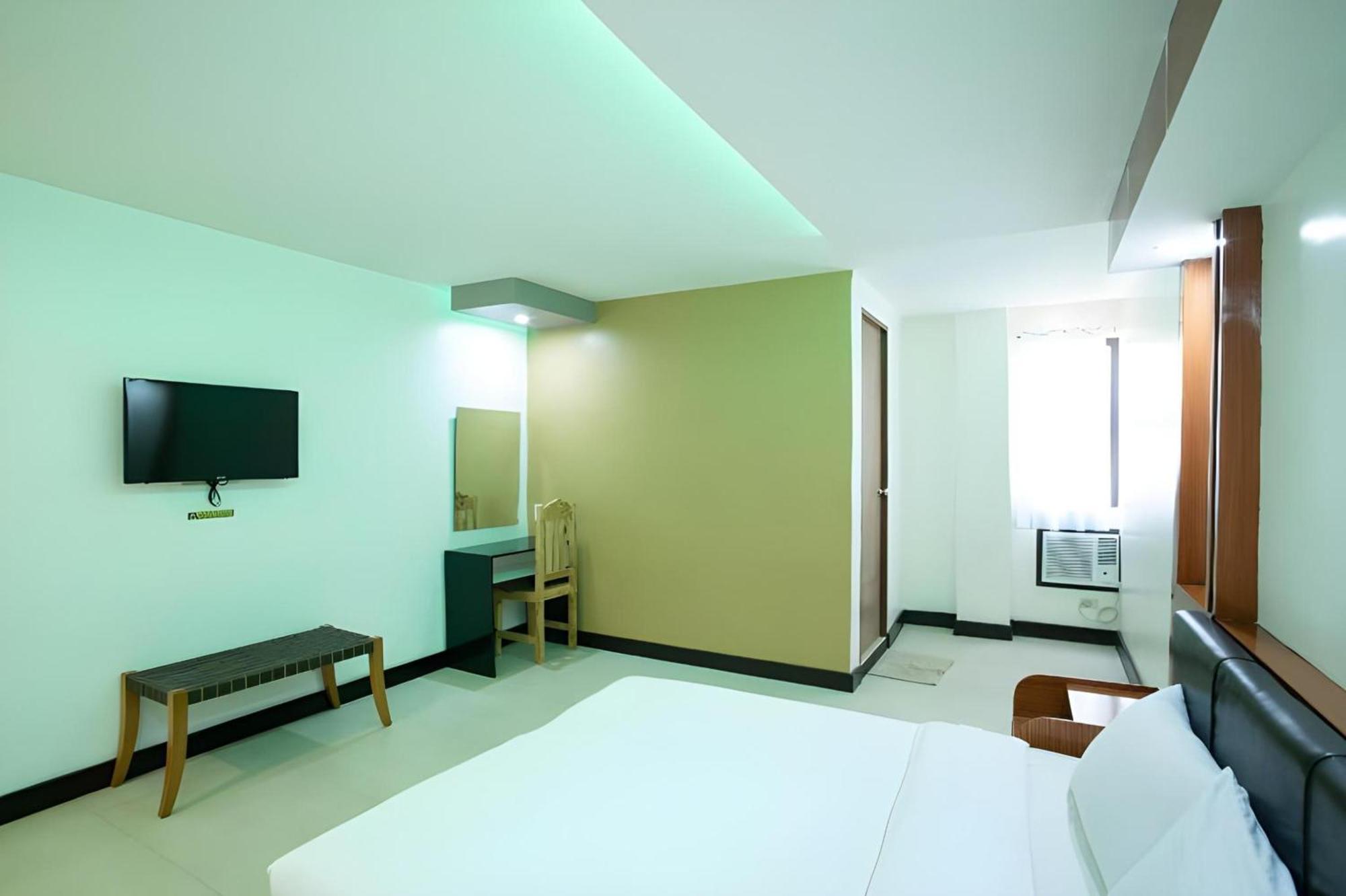 โอโย 195 แรนช์โอเทล บินัน Hotel Binan ภายนอก รูปภาพ