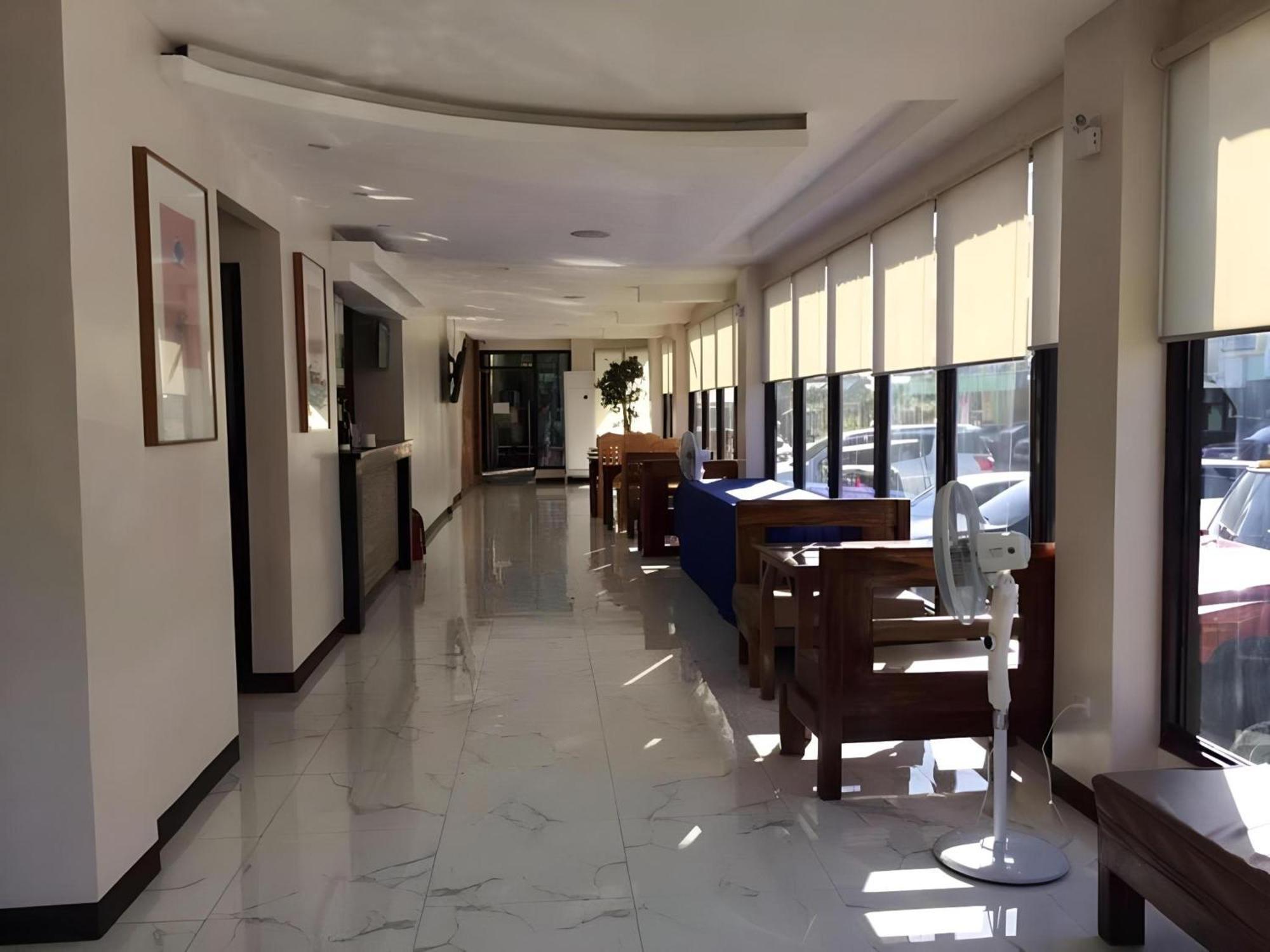 โอโย 195 แรนช์โอเทล บินัน Hotel Binan ภายนอก รูปภาพ