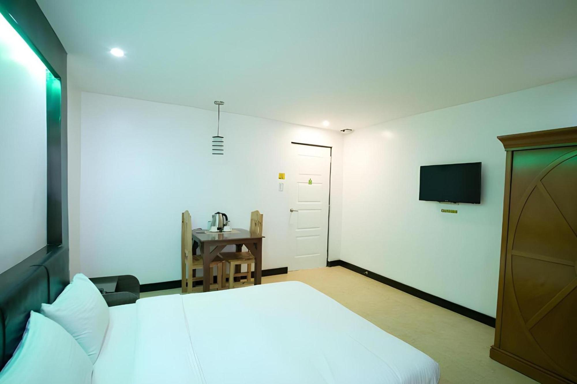 โอโย 195 แรนช์โอเทล บินัน Hotel Binan ภายนอก รูปภาพ
