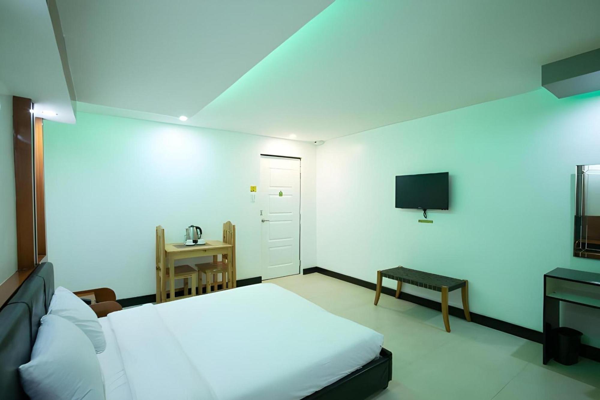 โอโย 195 แรนช์โอเทล บินัน Hotel Binan ภายนอก รูปภาพ