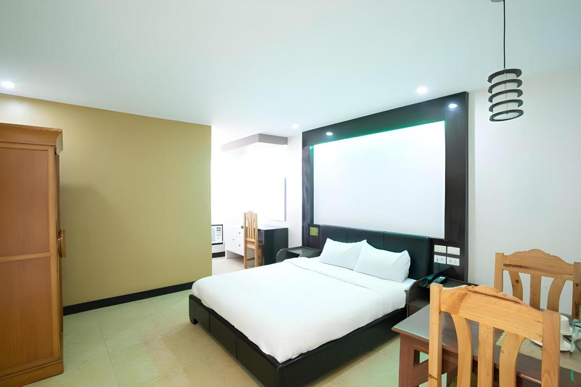 โอโย 195 แรนช์โอเทล บินัน Hotel Binan ภายนอก รูปภาพ