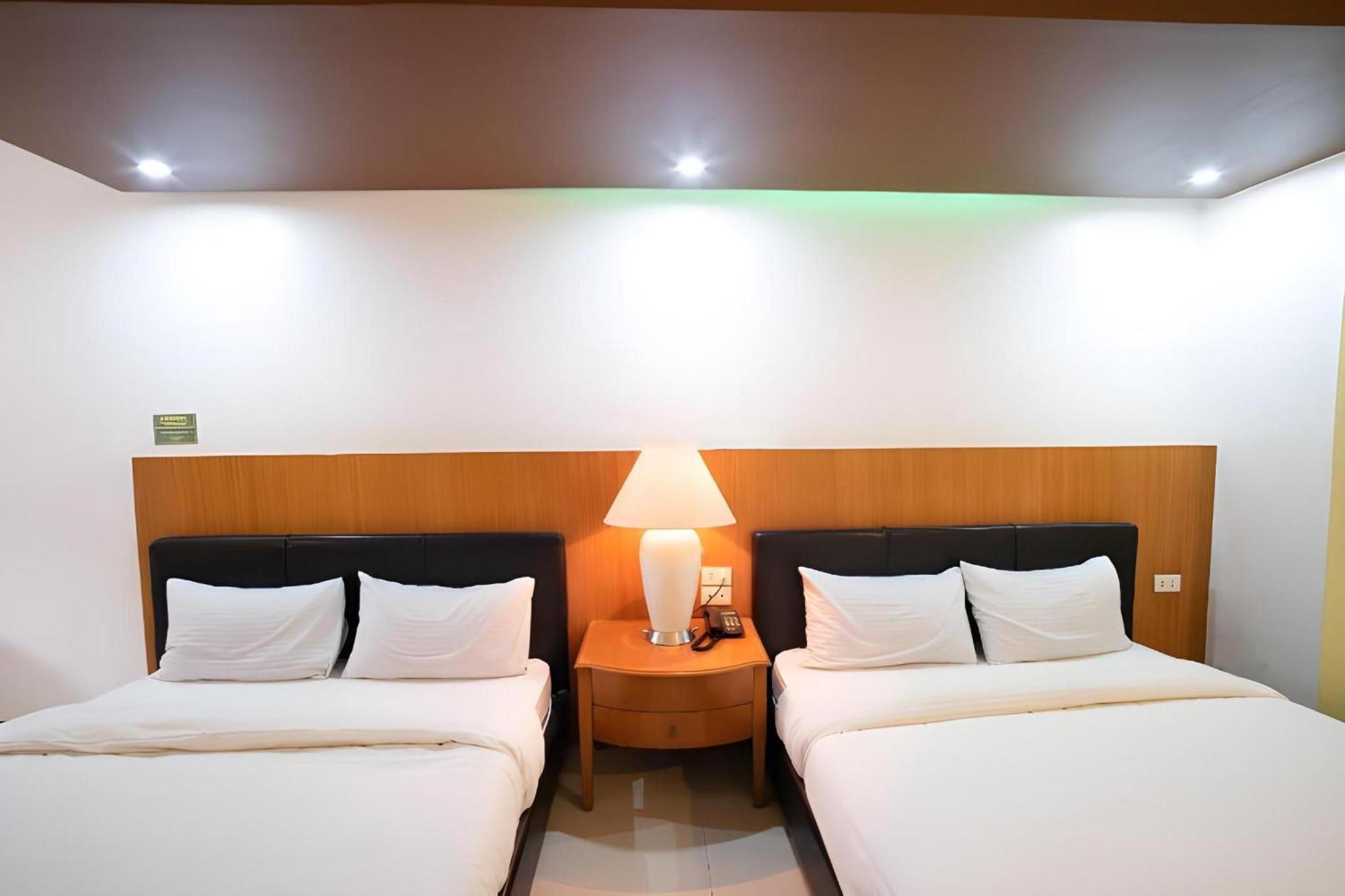 โอโย 195 แรนช์โอเทล บินัน Hotel Binan ภายนอก รูปภาพ