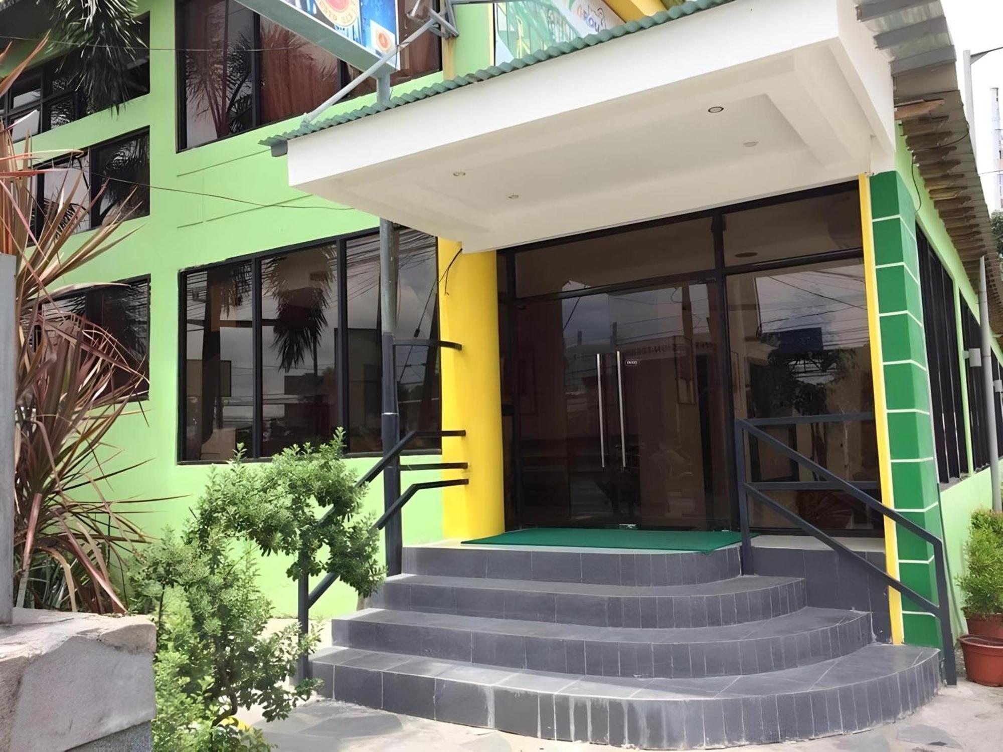 โอโย 195 แรนช์โอเทล บินัน Hotel Binan ภายนอก รูปภาพ